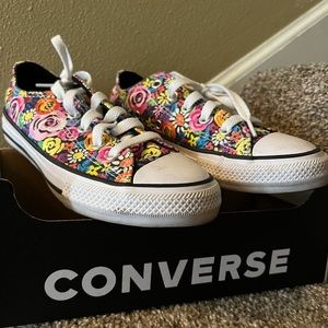Converse floral Sneaker wore only once, kids size 13